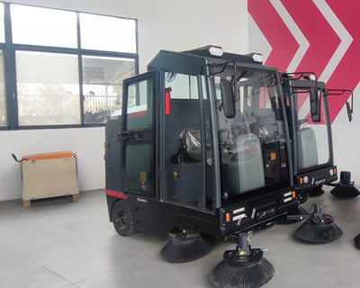 駕駛式掃地機(jī) 駕駛式掃地機(jī)