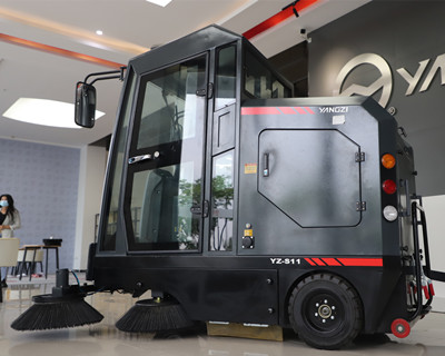 駕駛式掃地機 駕駛式掃地機